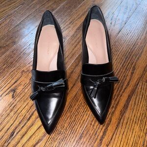 BANANA REPUBLIC Black Leather Tassel Pumps size 6